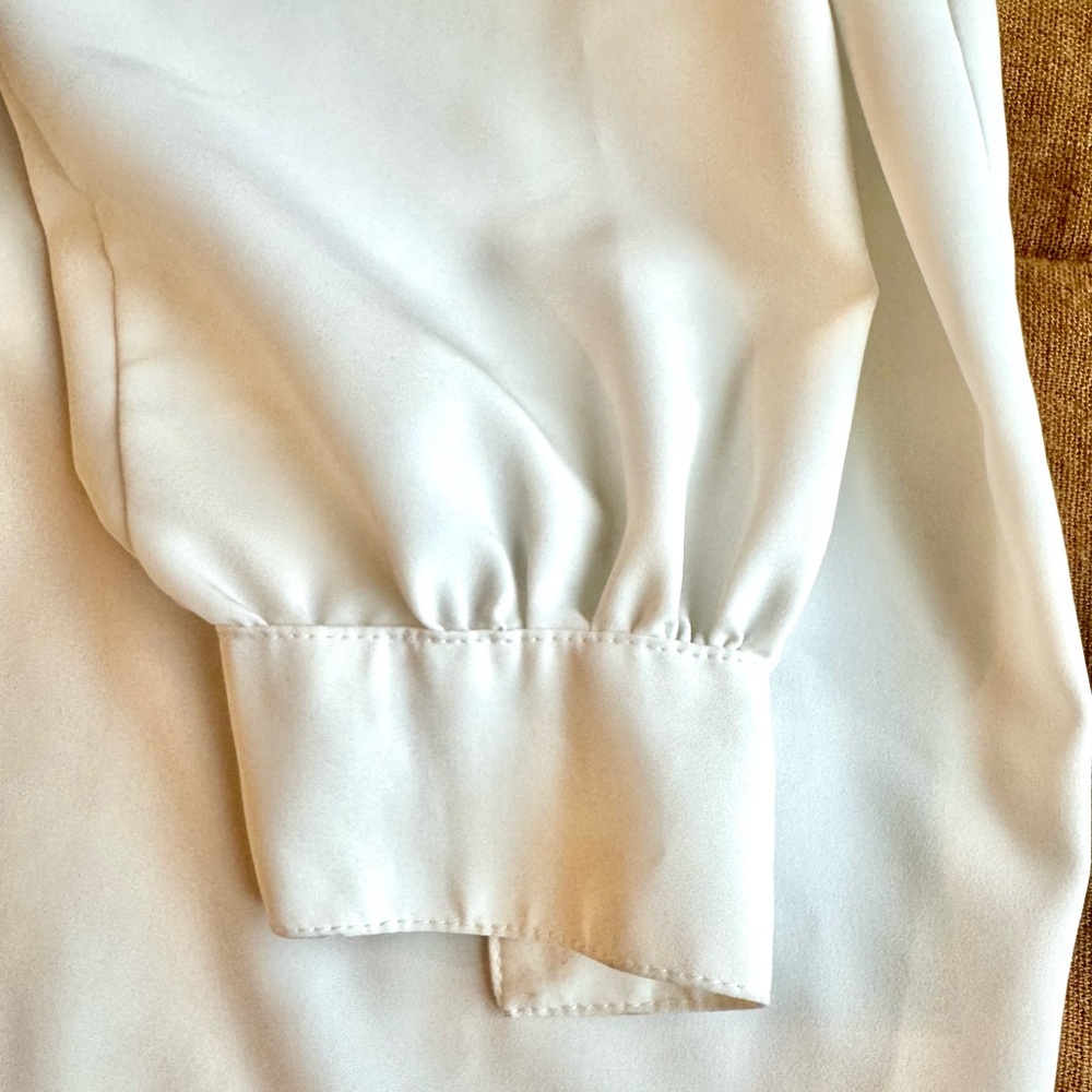 Vintage White Like New Embroidered Collar Peter Pan Long Sleeve Blouse - Picture 10 of 16
